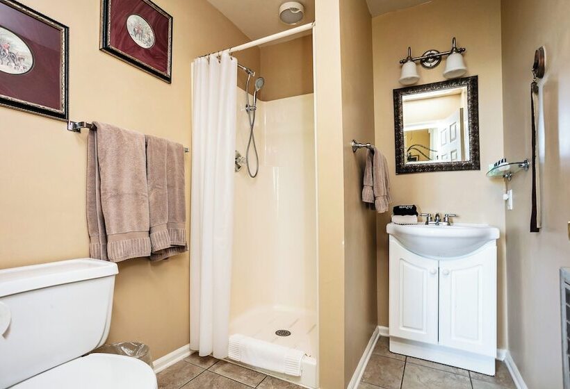 Maple Hill Manor Bed & Breakfast