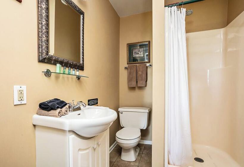 Maple Hill Manor Bed & Breakfast