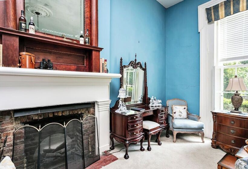 Maple Hill Manor Bed & Breakfast