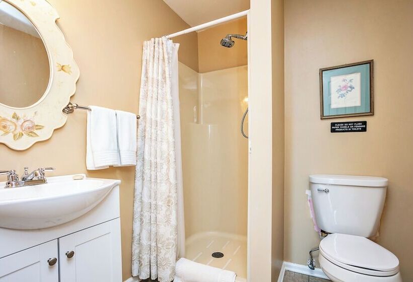 Maple Hill Manor Bed & Breakfast