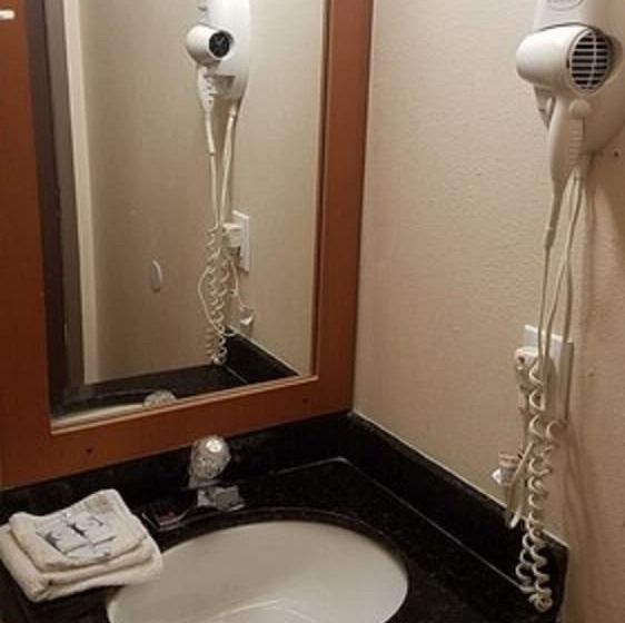 모텔 Executive Inn And Suites