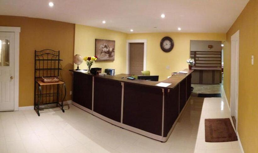 فندق على الطريق Melville Country Inn