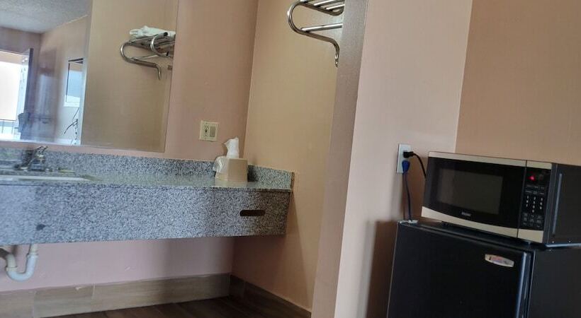 فندق على الطريق Western Inn