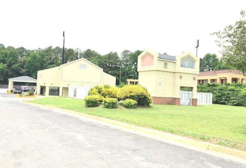 فندق على الطريق Western Inn