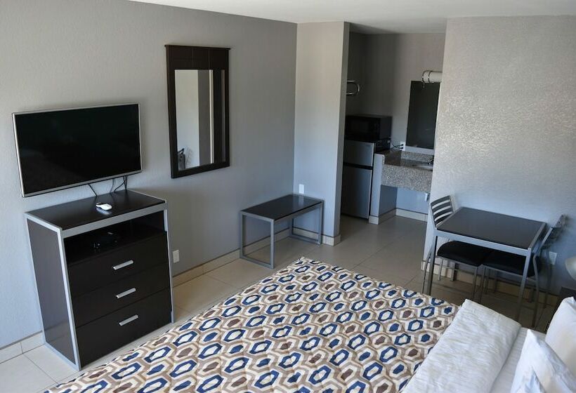 모텔 Woodfield Inn & Suites