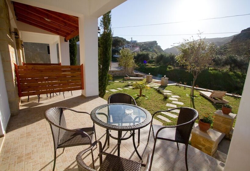 بنسيون Agarathos Traditional Rooms