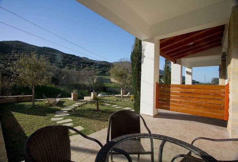 פנסיון Agarathos Traditional Rooms