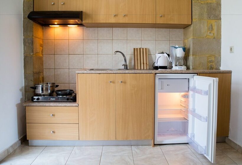 بنسيون Agarathos Traditional Rooms