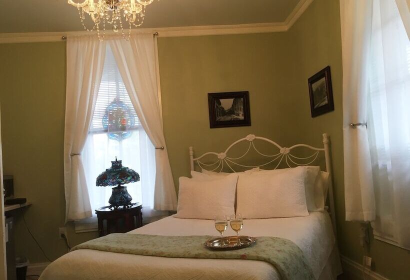 پانسیون Elmwood House