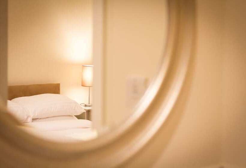 بنسيون Fair Oak House Exeter Airport