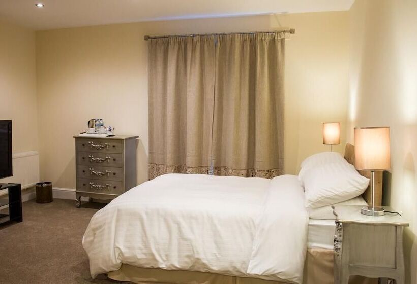 بنسيون Fair Oak House Exeter Airport