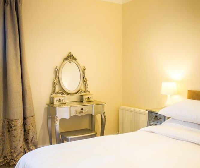 بنسيون Fair Oak House Exeter Airport