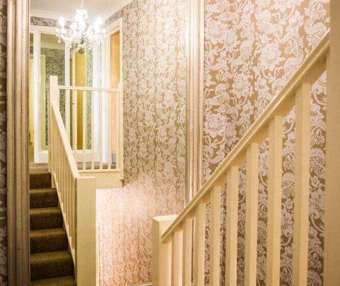 بنسيون Fair Oak House Exeter Airport