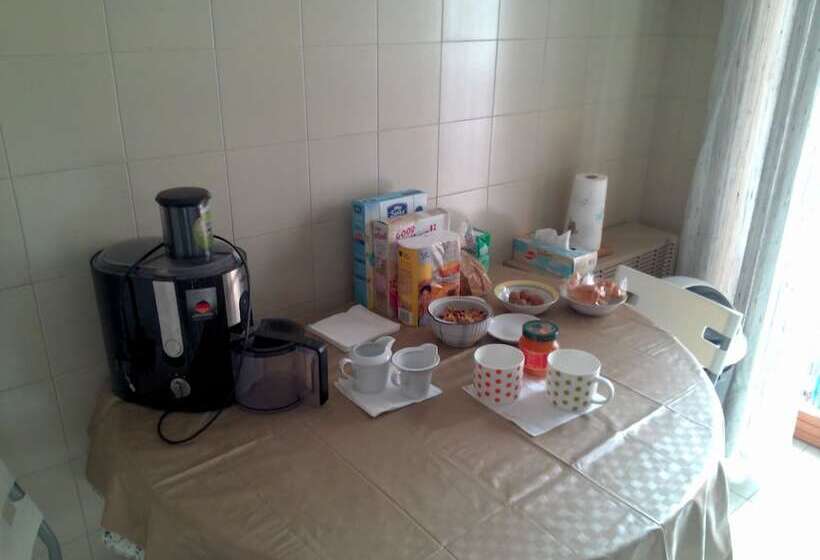 پانسیون House University