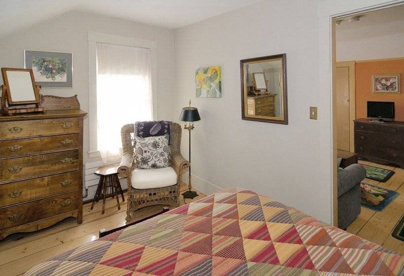 ペンション The Chestnut House