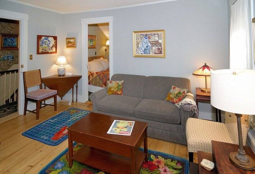 ペンション The Chestnut House