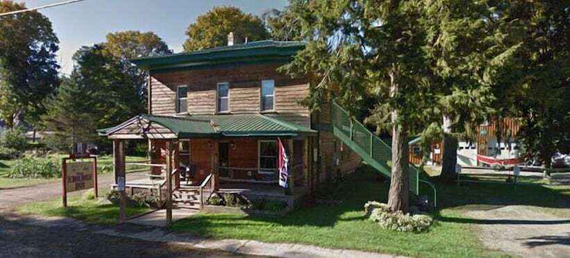 بنسيون The School House Inn