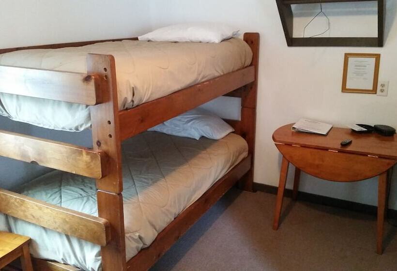 بنسيون The School House Inn