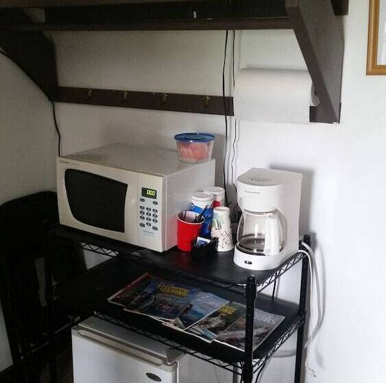 بنسيون The School House Inn