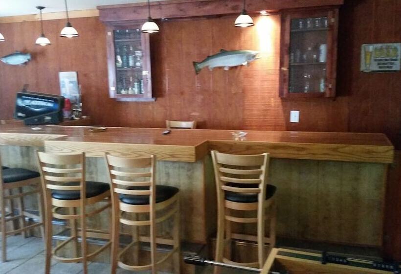 بنسيون The School House Inn