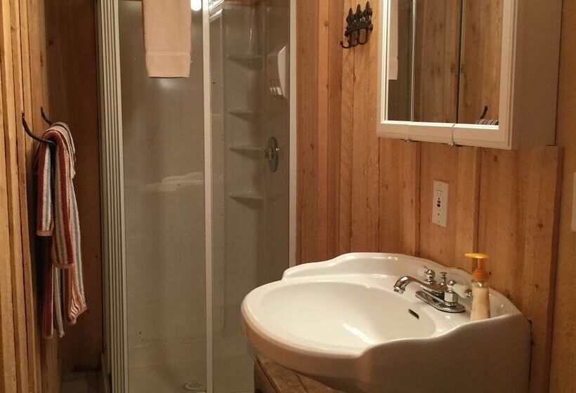 Renfro S Lakeside Retreat   Cabin S And R.v. Park