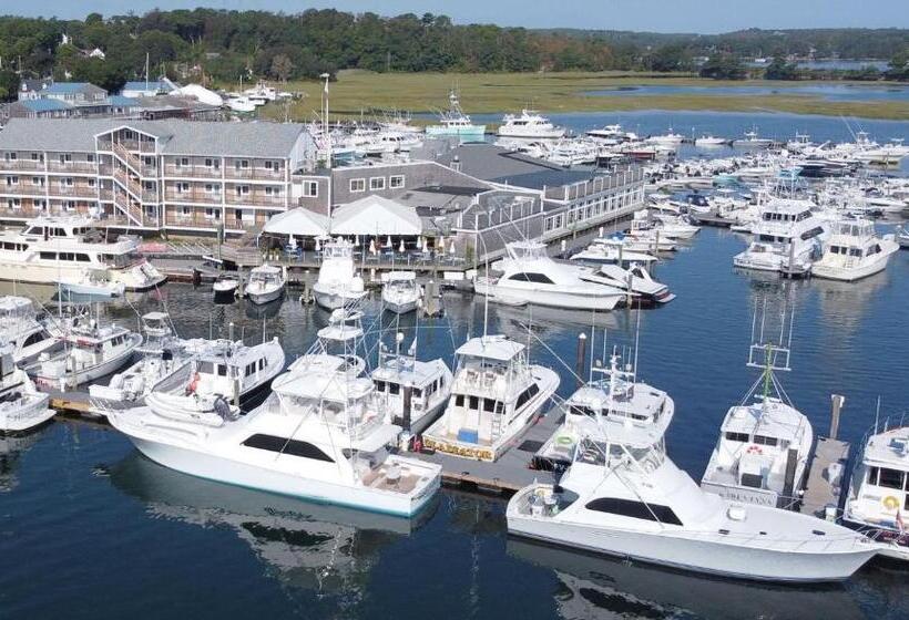 리조트 The Hotel At Cape Ann Marina