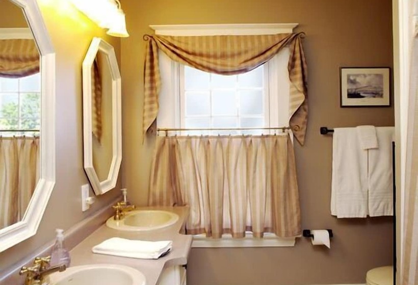 Simcoe Suites On The Henley B&b