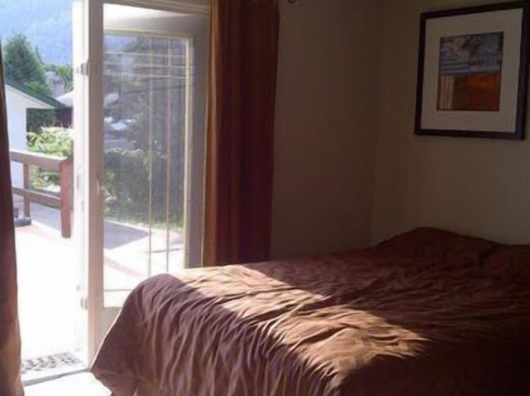 Sundog B & B