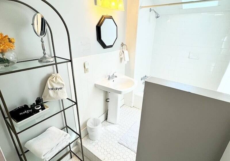 The Inn At Gristmill Square