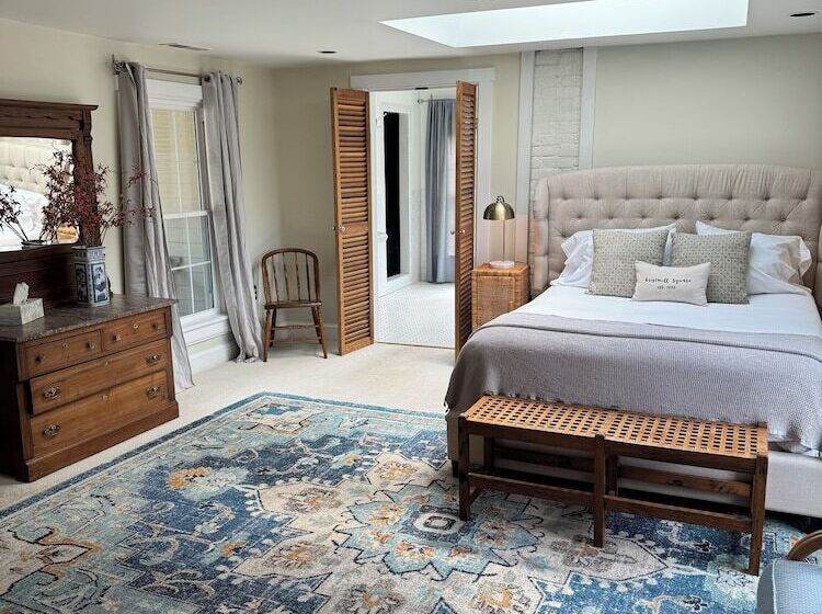 The Inn At Gristmill Square