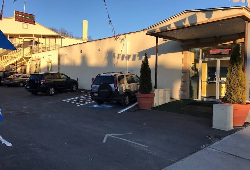 Waterbury Motel