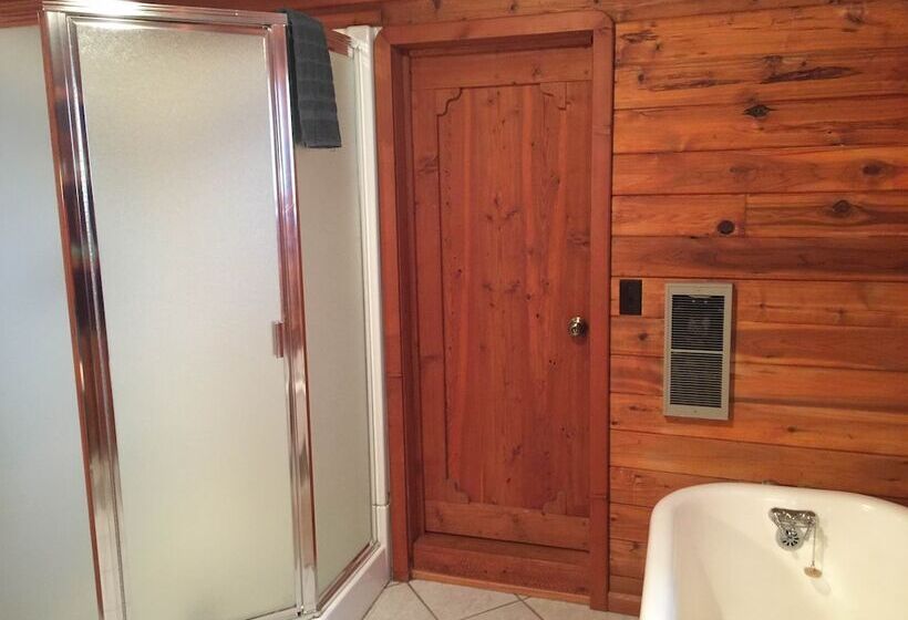 Whistling Swan Motel