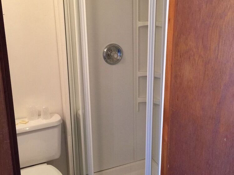 Whistling Swan Motel