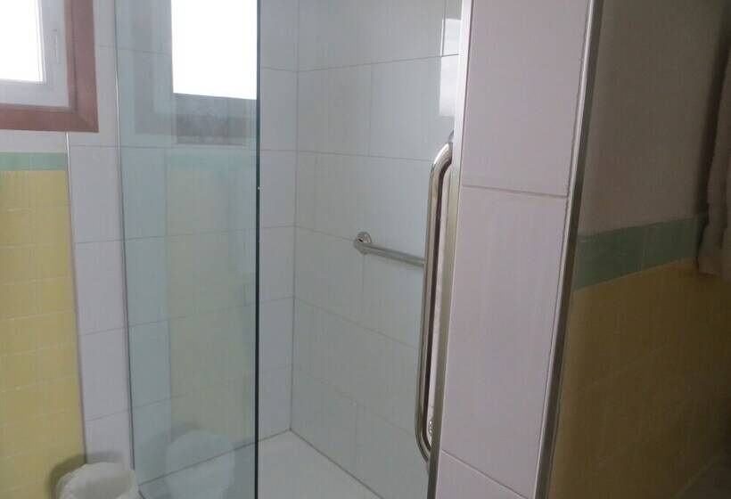 Adams Golden Acres Motel