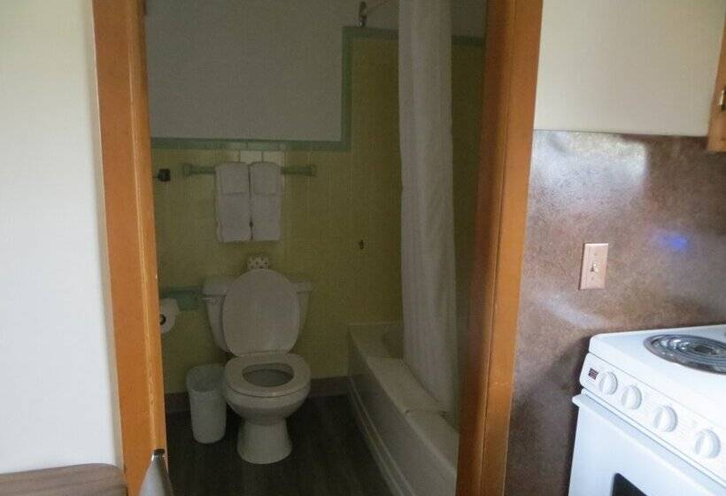 Adams Golden Acres Motel