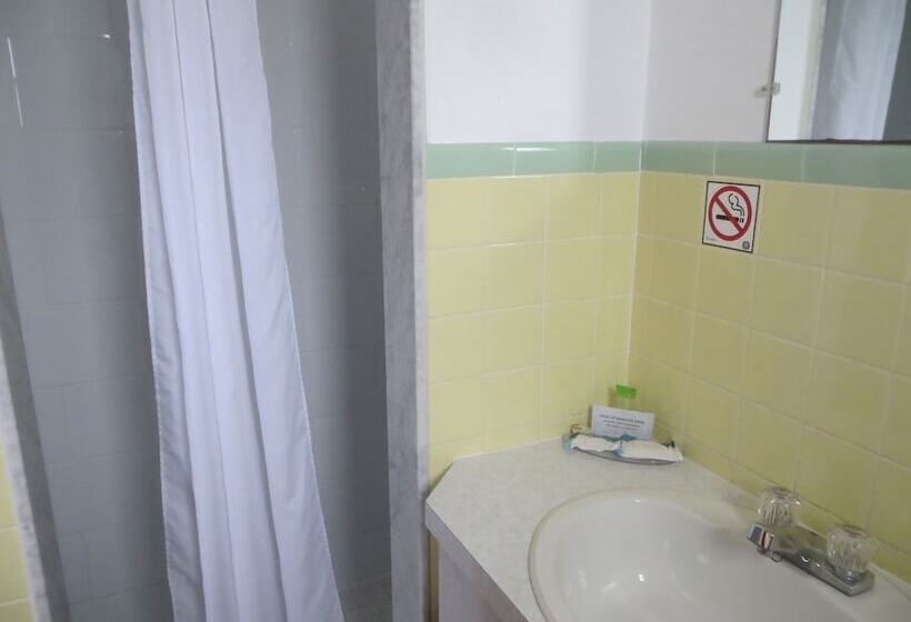 Adams Golden Acres Motel