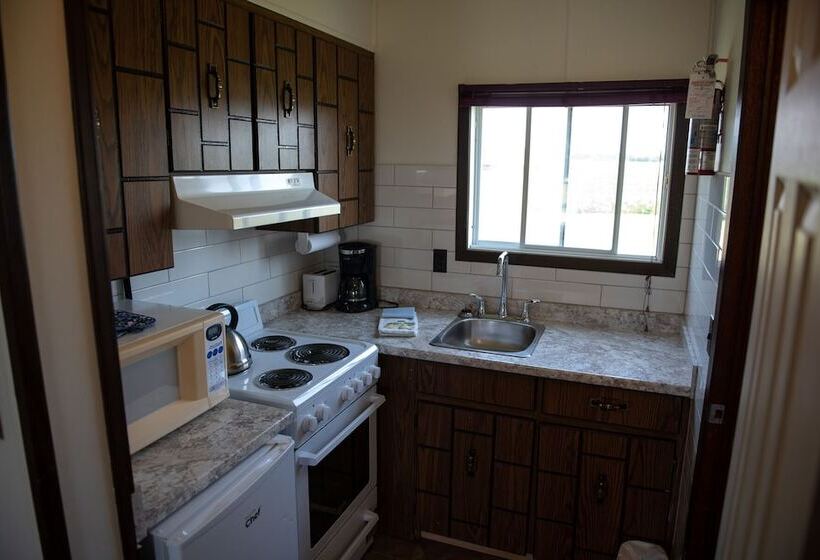 Adams Golden Acres Motel