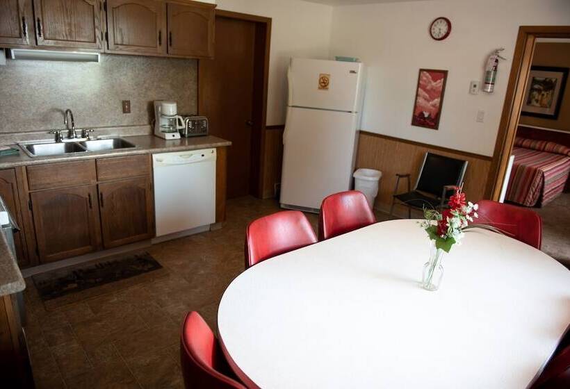 Adams Golden Acres Motel