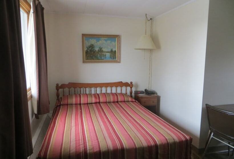 Adams Golden Acres Motel