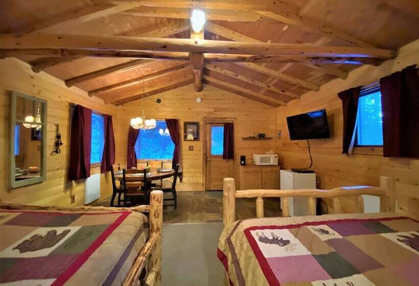 Alaska Creekside Cabins