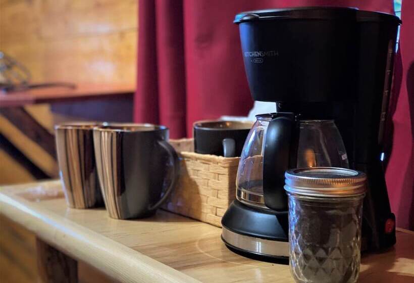 Alaska Creekside Cabins