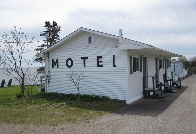 Baybreeze Restaurant And Motel