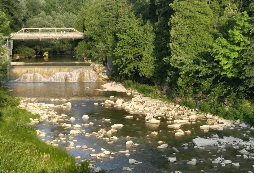 مبيت وإفطار Port Albert Inn