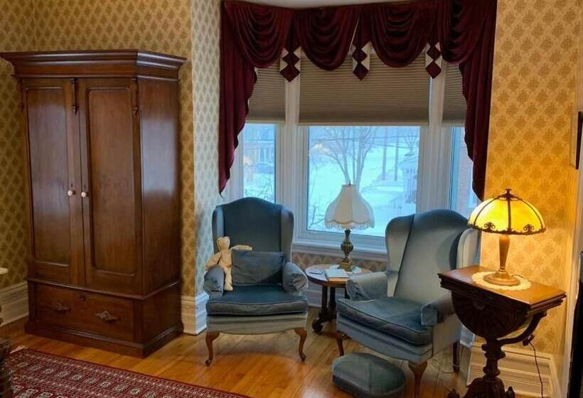 مبيت وإفطار The Colonel's Inn