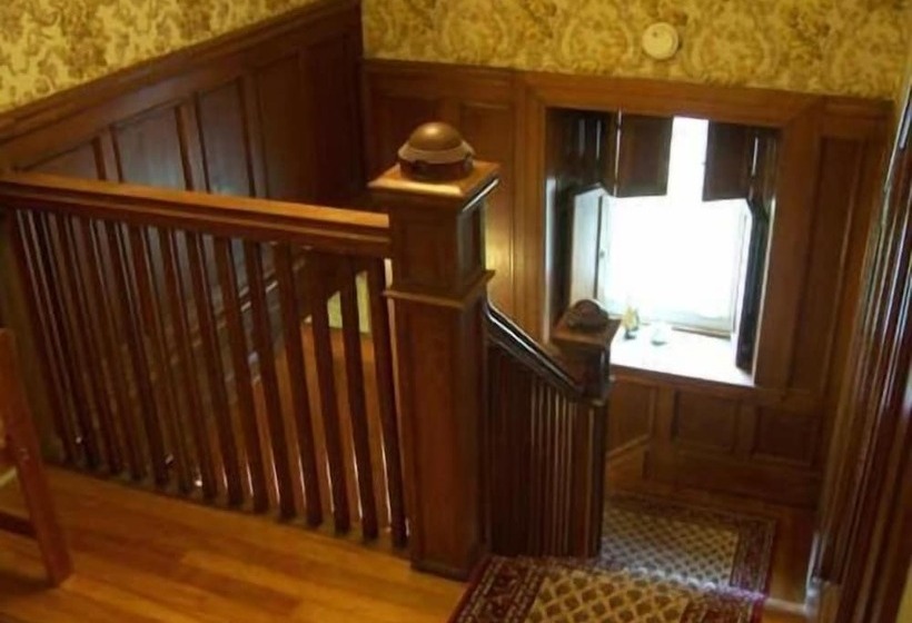 مبيت وإفطار The Colonel's Inn