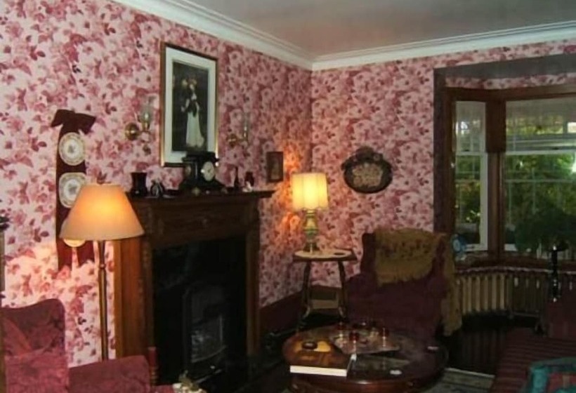 مبيت وإفطار The Colonel's Inn