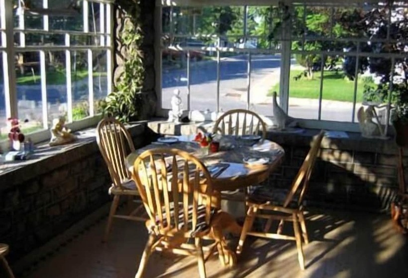 مبيت وإفطار The Colonel's Inn