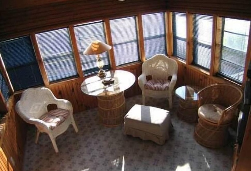 مبيت وإفطار The Colonel's Inn