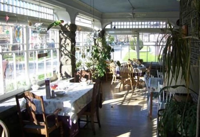 مبيت وإفطار The Colonel's Inn