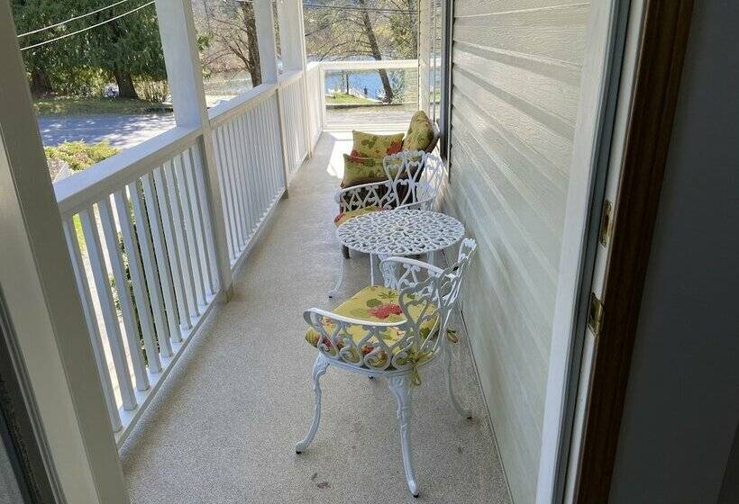 Crown House Bed & Breakfast